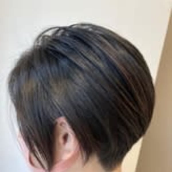 頭の形襟足スッキリショート