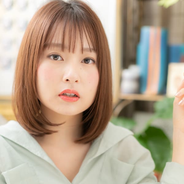 シースルー前髪ツヤ感ココアブラウン小顔ロブ 暖色系カラー