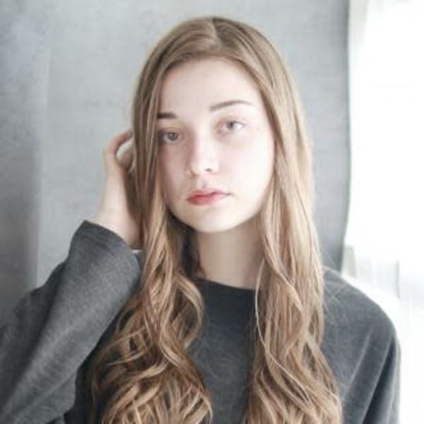 かきあげバングの大きなゆるミックスカール