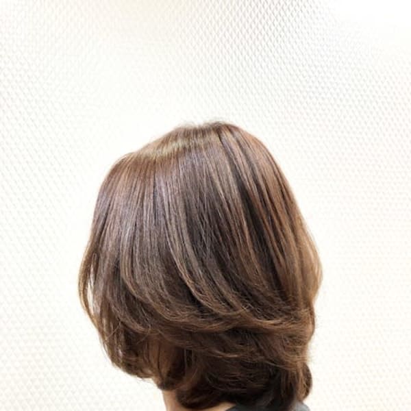 小顔/ひし形/前上がり/ミディアム/暖色系/白髪染め/40代