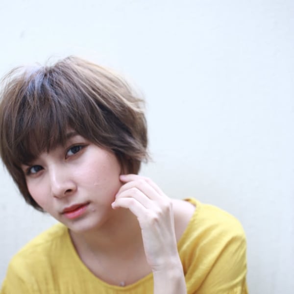 明るめのココアアッシュ前髪 ショートカットボブ