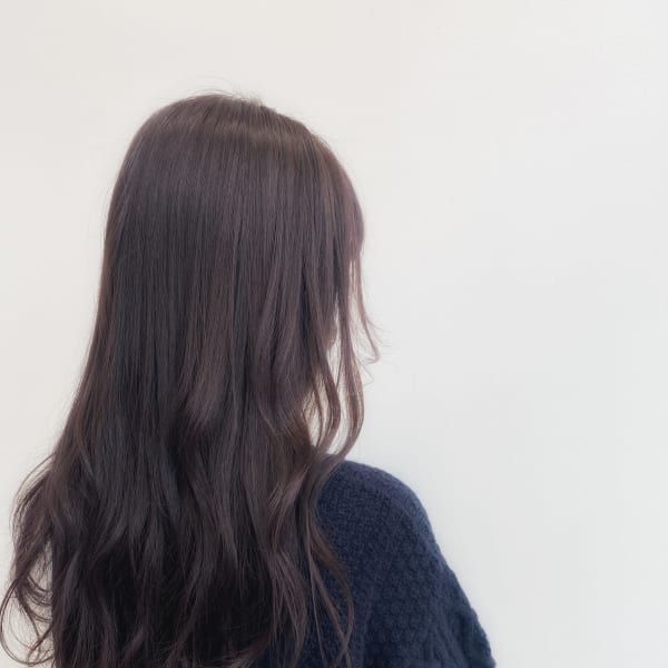 ダークトーンでも柔らかな　ラベンダーグレージュカラー