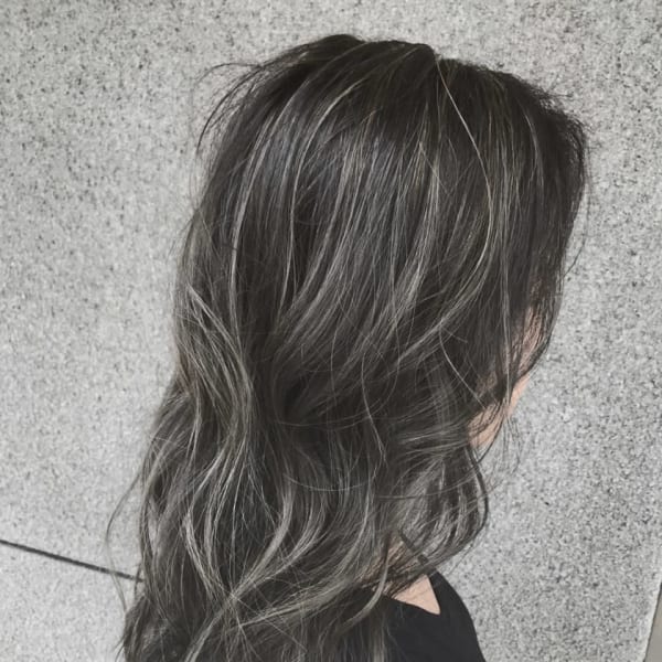 極細ホワイトハイライト×アッシュグレー|Eliss umeda