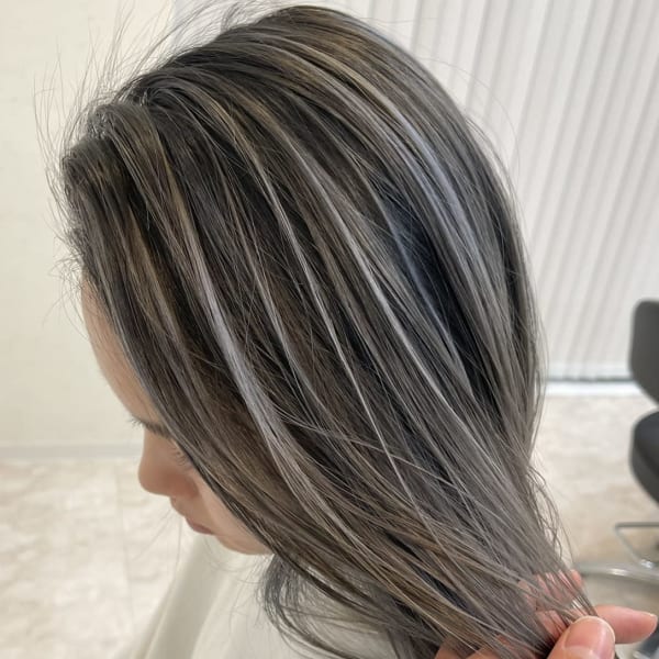 ホワイトハイライト×ダークグレイアッシュ