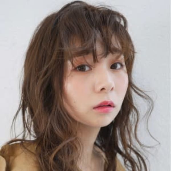 うざバングが可愛いロングスタイル