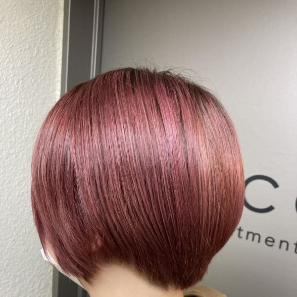 ショートボブ×ピンク