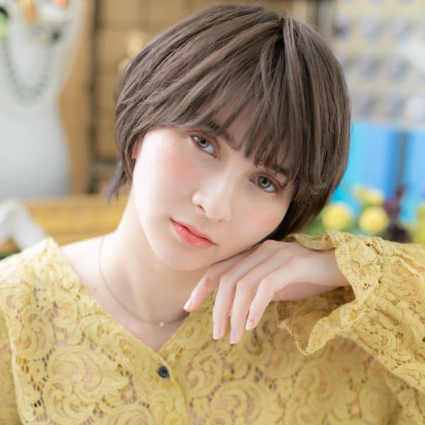 外国人風ダークアッシュ小顔マッシュショート ツヤ髪