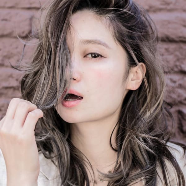 ハイライトバレイヤージュホワイトグレージュロング