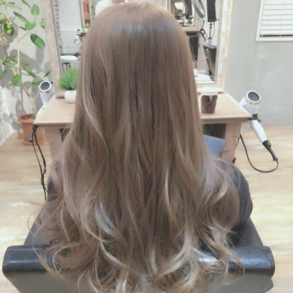 ハイライトグラデーション×アッシュベージュデザインカラー