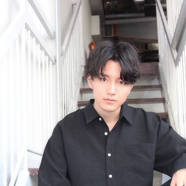 センターパートスタイリング