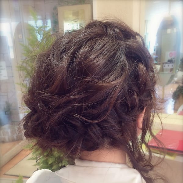 後れ毛が可愛い！ サイド寄せアップ 