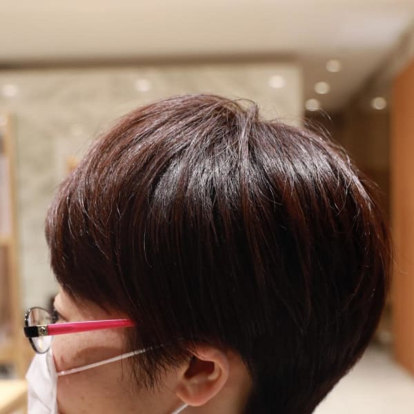 耳出しベリーショートヘア