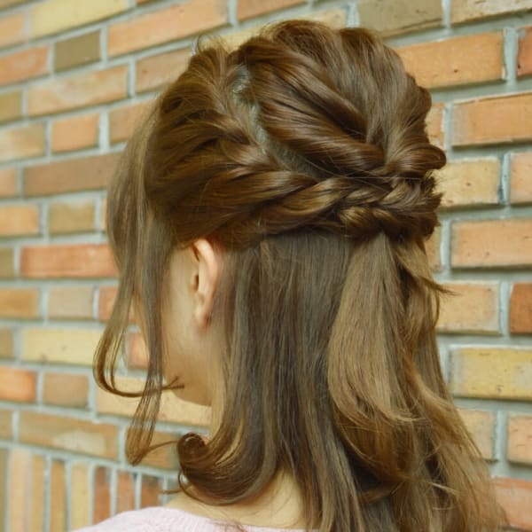 ツイストハーフアップ