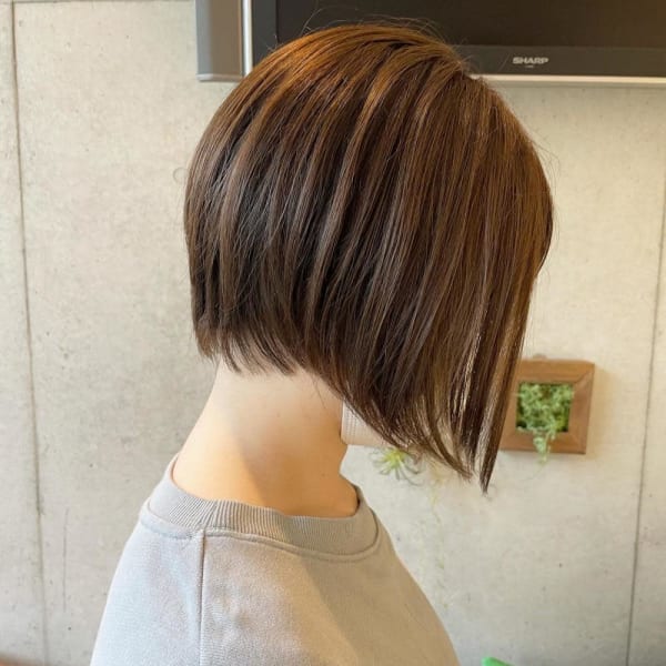 アッシュベージュの前下がりショートボブ☆