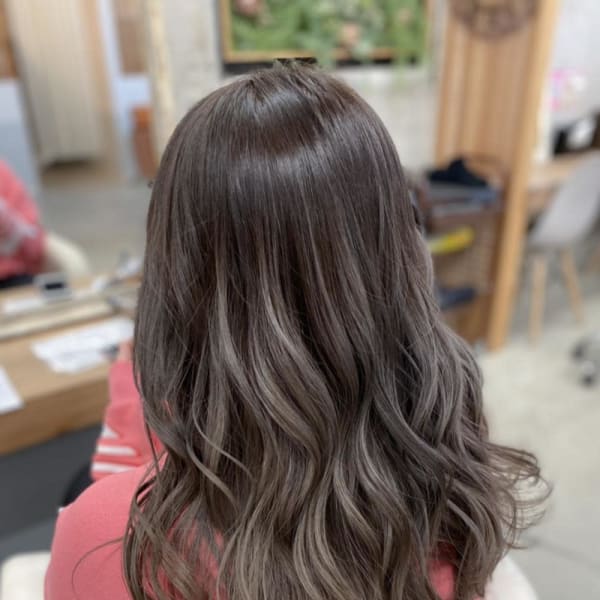 【elua 長田】外国人風バレイヤージュアッシュグレージュ