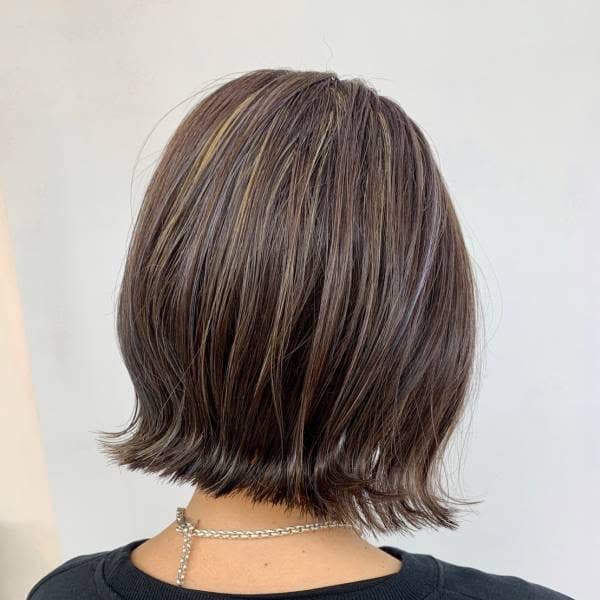 毛先外ハネ/切りっぱなしボブ/ハイライト/30代40代/小顔