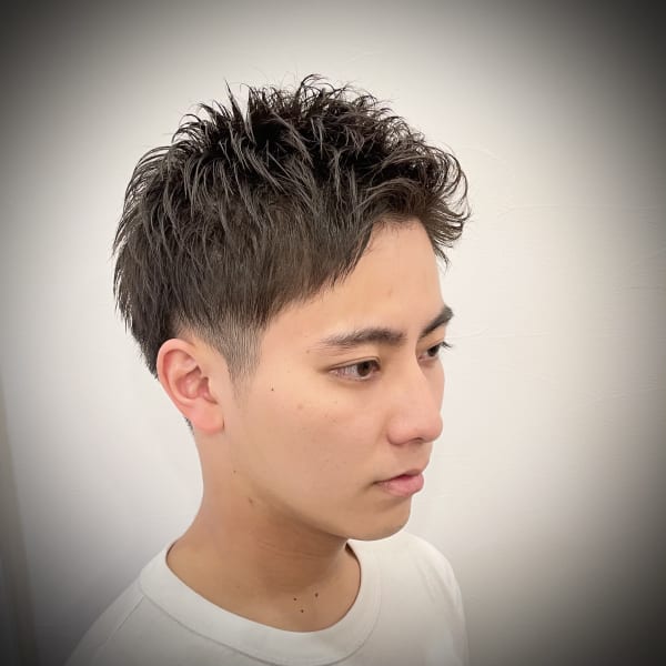 気になる膨らみ狙い打ち☆ダウンパーマ×ツーブロックショート