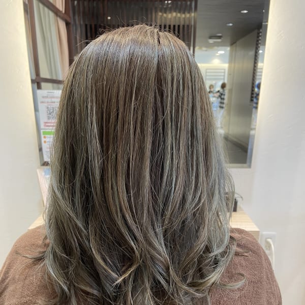 白髪ぼかし　ハイライトカラー×アイスミント|atelier visse