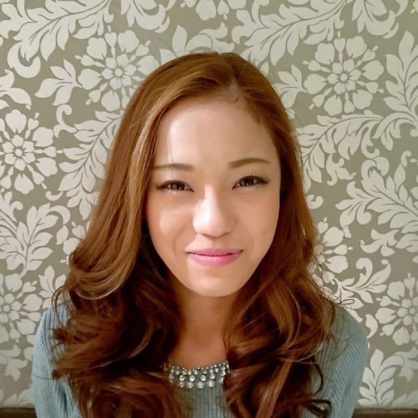 フェミニンな束感ロングヘアスタイル