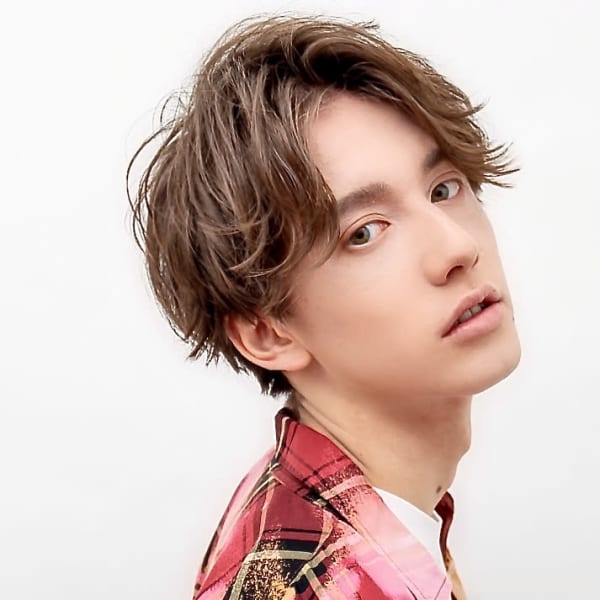 ランダムな毛先とツヤ感で色気を引き出す