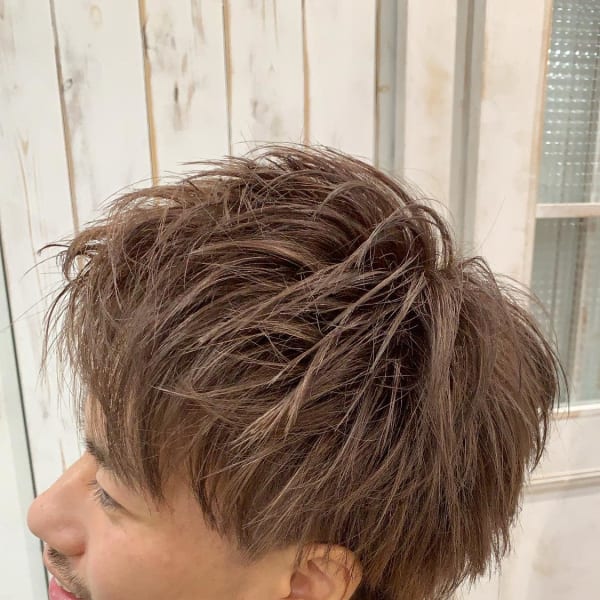 カーキベージュ スパイキーショート ハイライトカラー