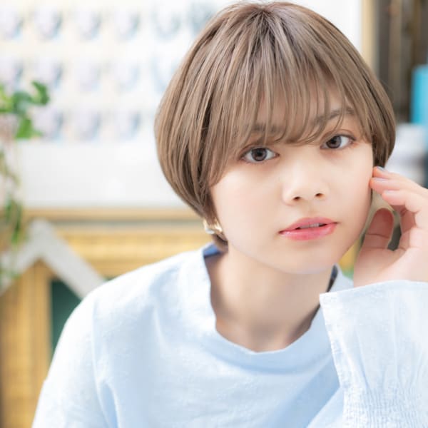 ブロンドカラー外国人風小顔ショートマッシュ ハイトーンカラー