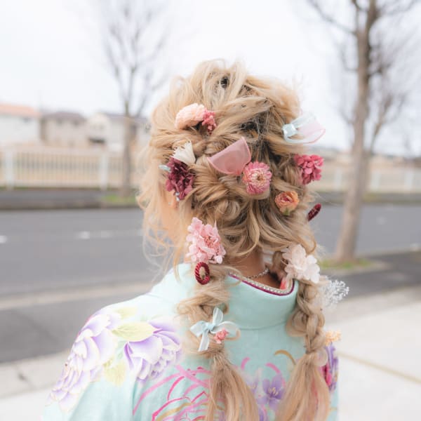 ☆ツインテールの編み下ろしにたくさんの飾りを散りばめて☆