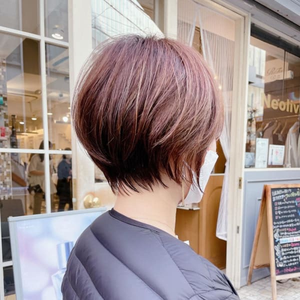 大人可愛い束感くびれショート　耳掛け前下がり【近藤】横浜