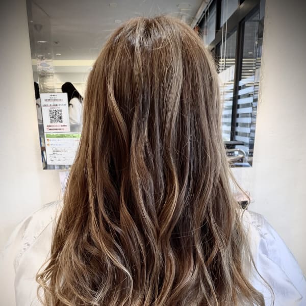 ほつれ感あるウェーブでナチュラルスタイル|atelier visse