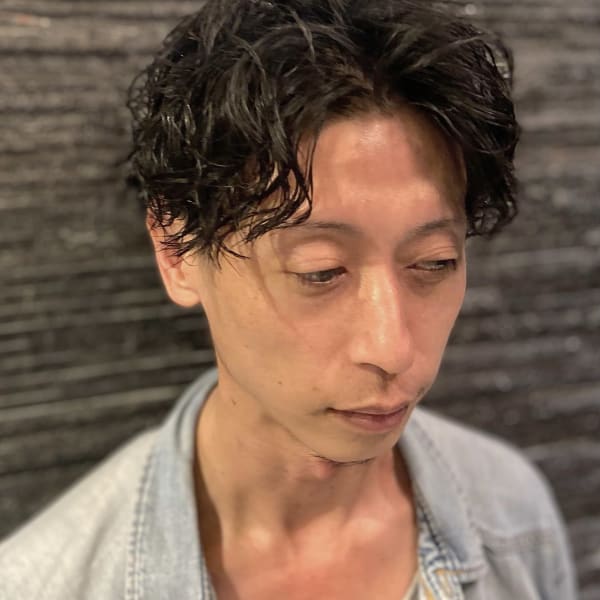 センターパート×スパイラルパーマ