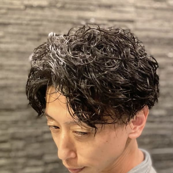 センターパート×スパイラルパーマ