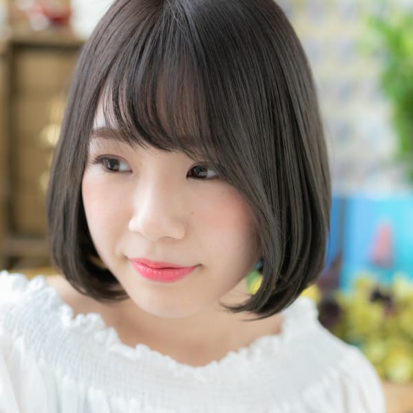 黒髪艶カラーが大人かわいい小顔前下がりボブ　ミニボブ