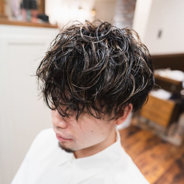 ハイライトとパーマでおしゃれなモテヘアー