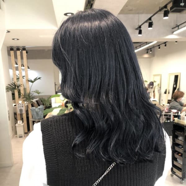 ネイビーカラー