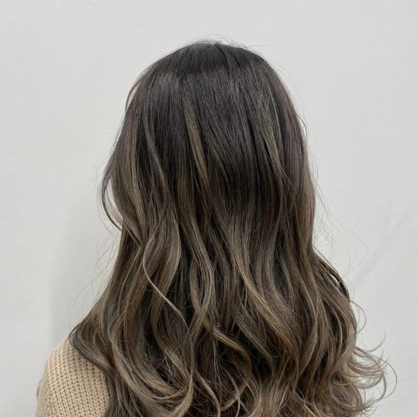 ベージュブラウンバレイヤージュ