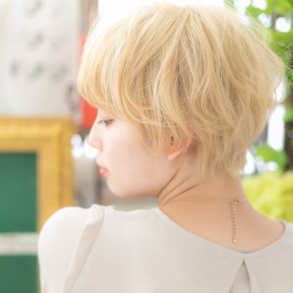 ハイトーン3Dカラー外国人風エアリーショート オン眉ショート