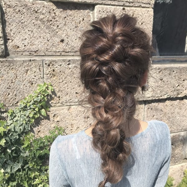 【R HAIRSALON】ニュアンスお呼ばれヘアアレンジ