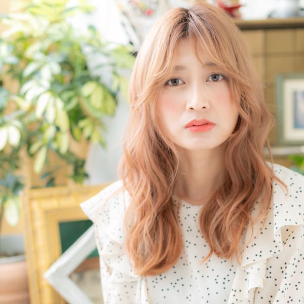 外国人風ピンクベージュ小顔センターパート ヴェールカラー