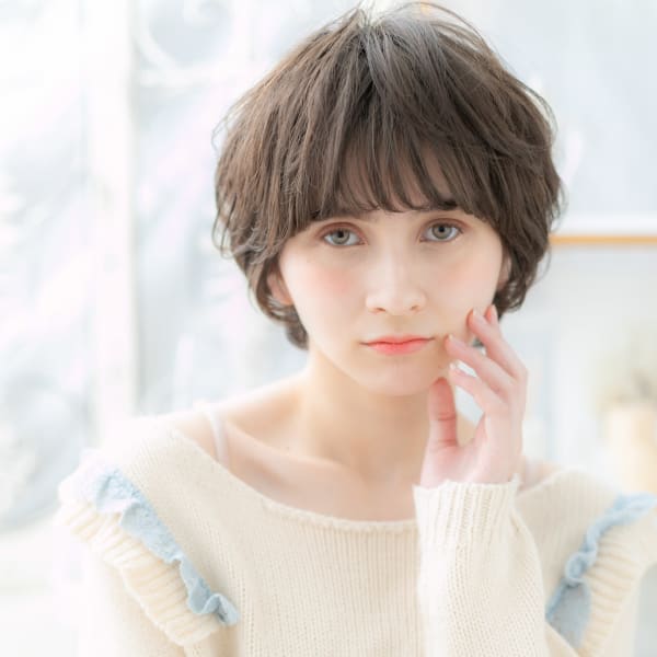 ダークアッシュくせ毛風小顔グランマッシュ　 プラチナアッシュ