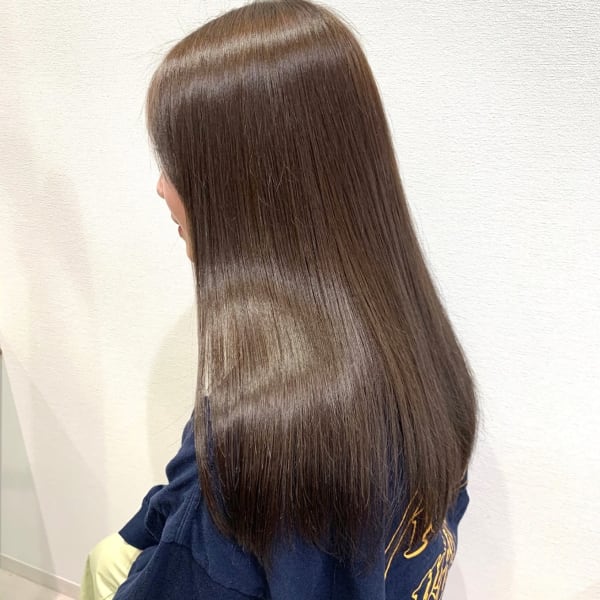艶々ブラウンカラー。カラーの髪こそしっかりお手入れを!
