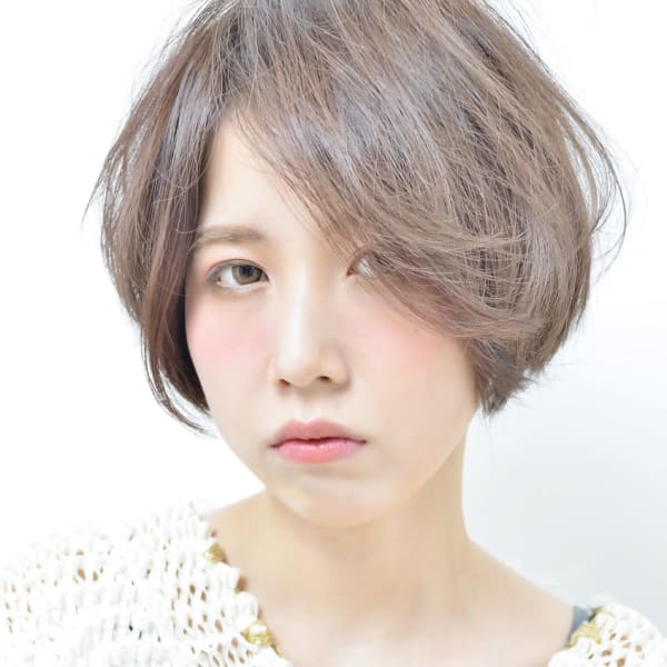 透明感グレージュ×エッジショート