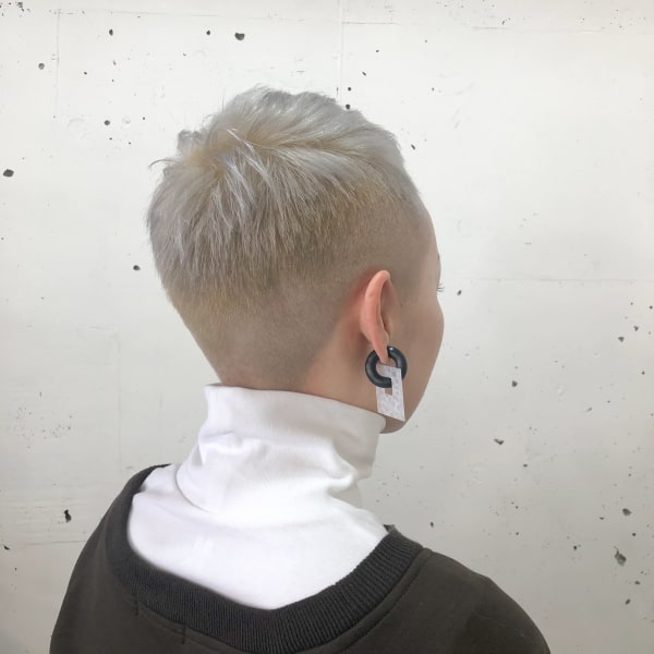 ホワイトブロンド×刈り上げ