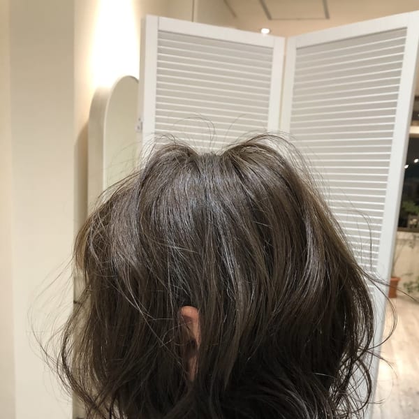 アッシュ系ゆる巻きボブ