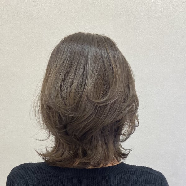 ミディアムウルフボブ×アッシュグレージュ