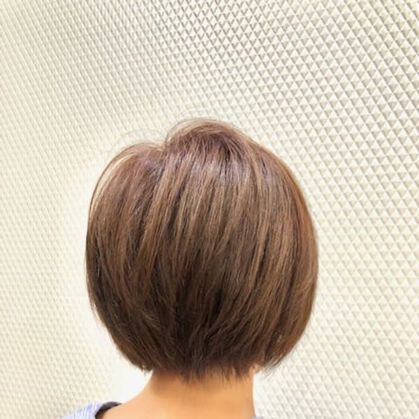 小顔/ショート/ショートボブ/暖色系カラー/白髪染め/50代