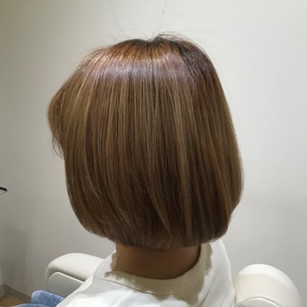 ハイトーンストレートボブ