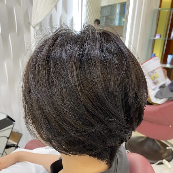 10代20代首元スッキリショートスタイル