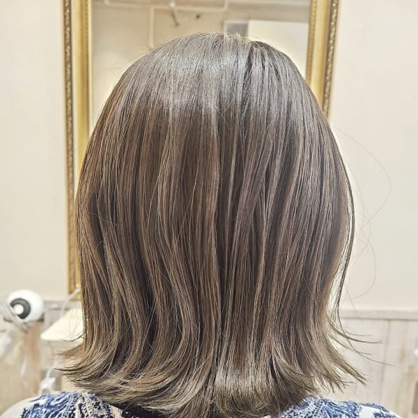 外ハネオリーブアッシュ