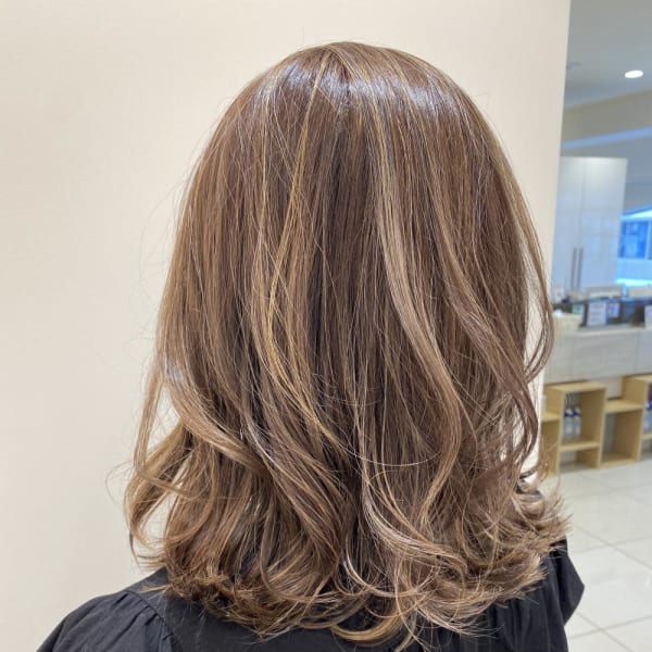 ナチュラルな白髪ぼかしハイライトを/和田