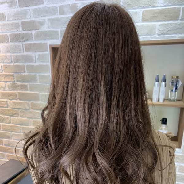 ナチュラルグレージュ×セミロング